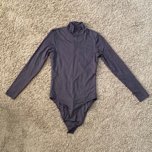 Everlane grey the luster mock neck bodysuit small.